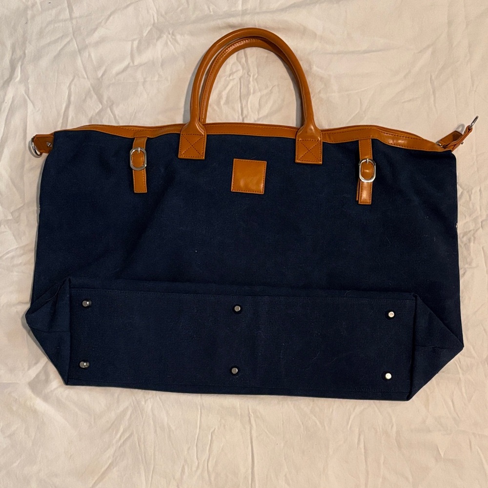 Stylish Navy and Tan Weekend Bag